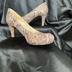 NATURALIZER~SNAKE SKIN PUMPS~8.5